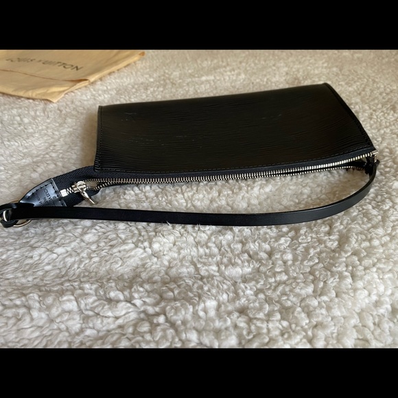 Louis Vuitton small pouch grained Epi leather - Picture 6 of 9